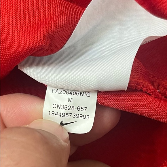 Men’s Nike Red Atlanta Hawks Spotlight On Court Practice Performance Hoodie - Picture 5 of 5